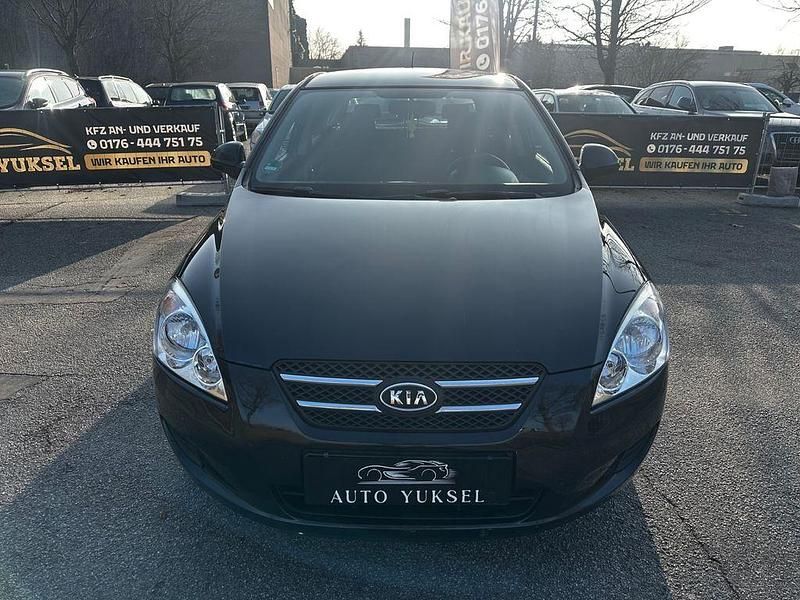 Gebraucht Kia Ceed 109 PS (80 kW) 2009 Schwarz Kleinwagen