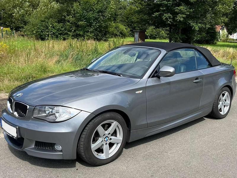 Grau Gebraucht 2009 BMW 120 Cabriolet Performance Cabrio | 16.000 € - Bild 1/4