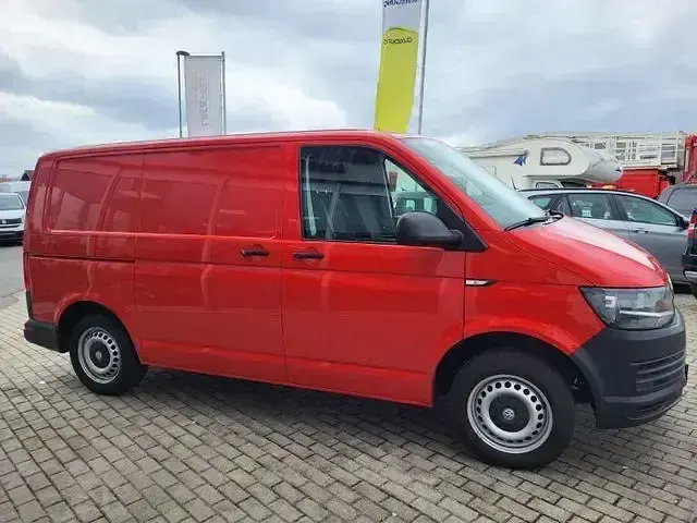 Second-hand VW Transporter 96 CP (70 kW) 2016 Roșu Van