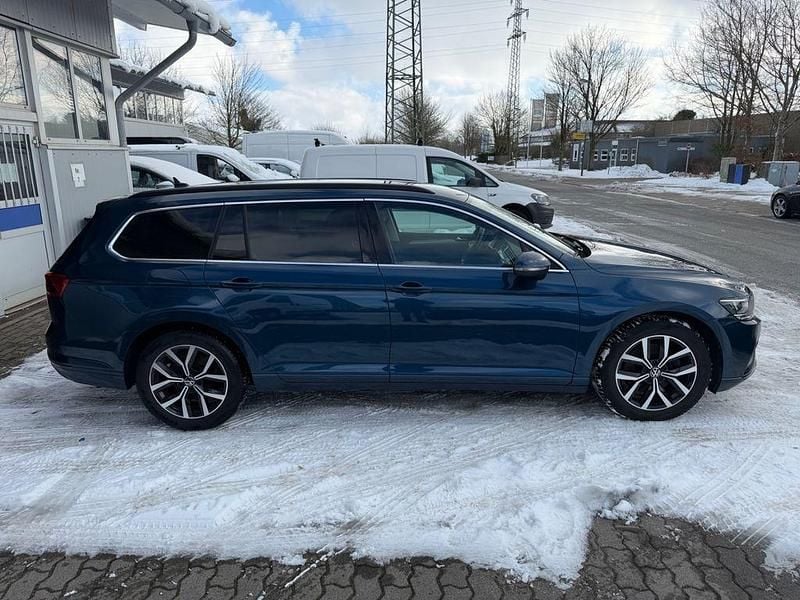 Gebraucht VW Passat Business 122 PS (89 kW) 2022 Blau Kombi