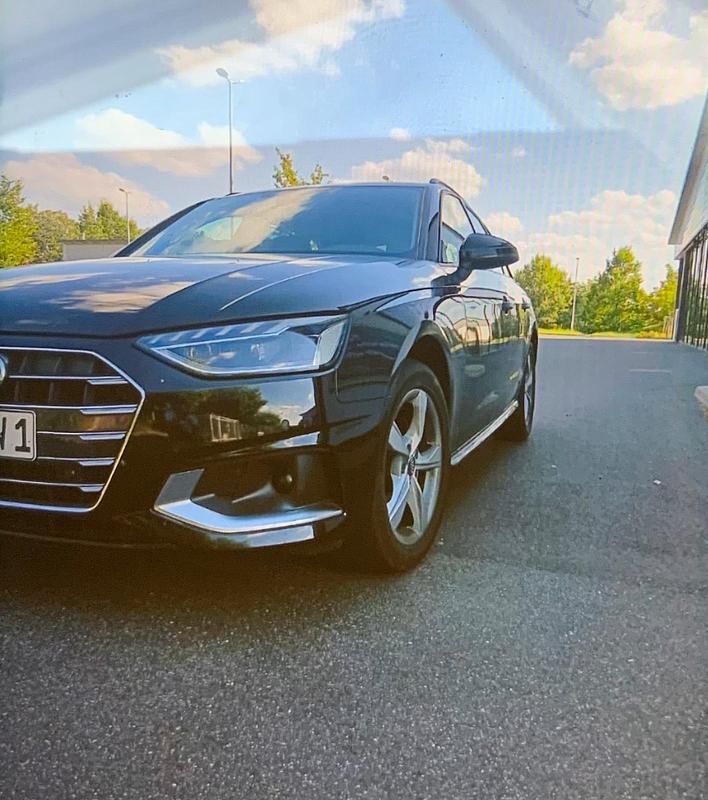 Schwarz Gebraucht 2020 Audi A4 Advanced Kombi | 15.950 € (Superpreis) - Bild 1/3