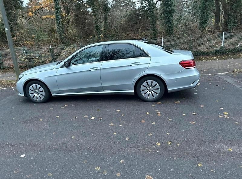 Gebraucht Mercedes E200 136 PS (100 kW) 2015 Silber Limousine