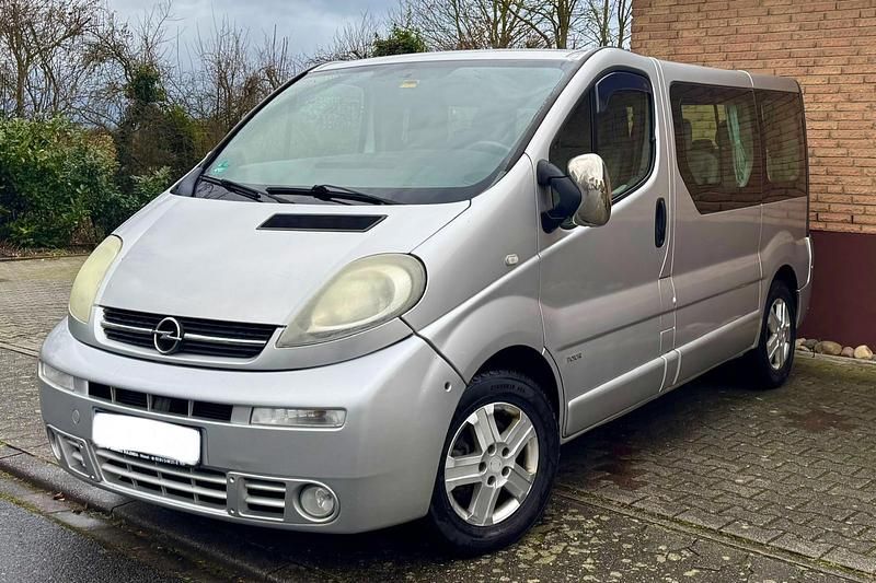 Grau Gebraucht 2005 Opel Vivaro Van / Kleinbus | 3.850 € (Guter Preis) - Bild 1/4
