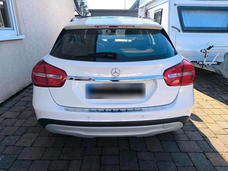 Gebraucht Mercedes GLA200 156 PS (114 kW) 2014 Weiß SUV