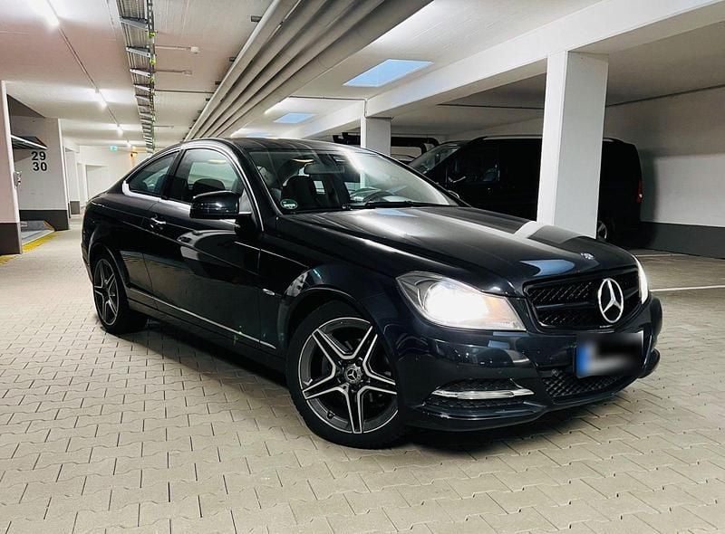 Gebraucht Mercedes C180 156 PS (114 kW) 2011 Schwarz Coupé