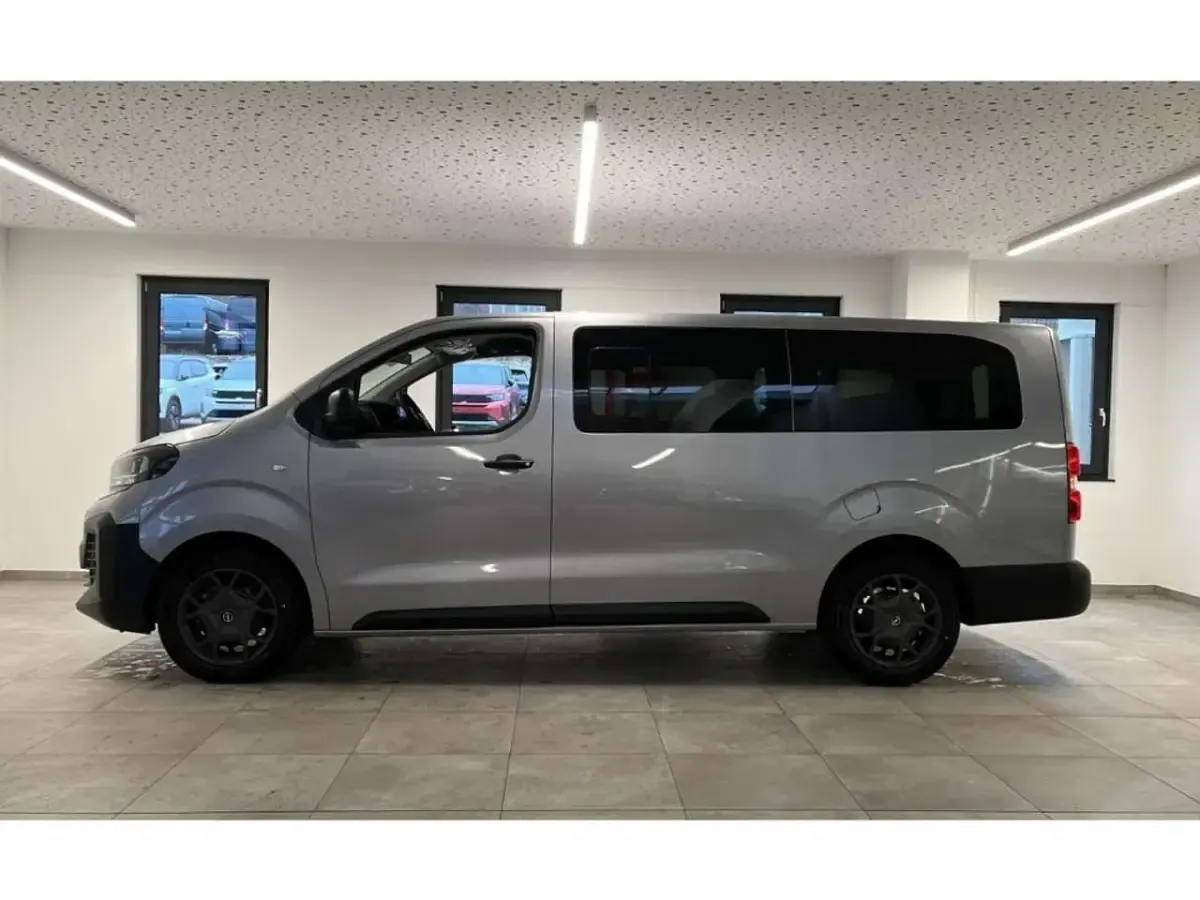 Neu Opel Vivaro-e Combi 179 PS (131 kW) 2026 Kontrast grau Van / Kleinbus