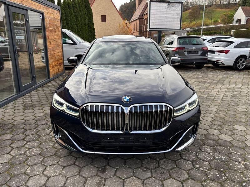 Gebraucht BMW 745L Performance 394 PS (289 kW) 2019 Blau Limousine