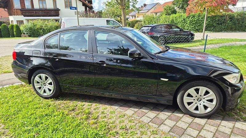 Schwarz Gebraucht 2010 BMW 318 Limousine | 3.990 € (Guter Preis) - Bild 1/4