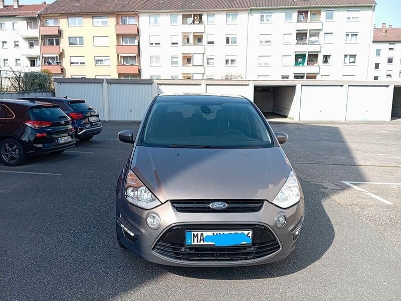Gebraucht Ford S-MAX Titanium 140 PS (102 kW) 2012 Grau Van / Kleinbus