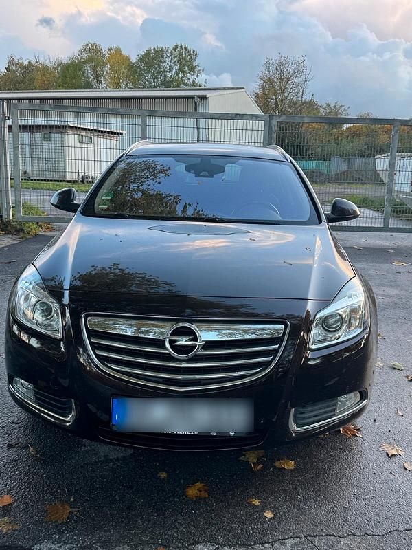 Braun Gebraucht 2011 Opel Insignia Kombi | 3.999 € (Fairer Preis) - Bild 1/4