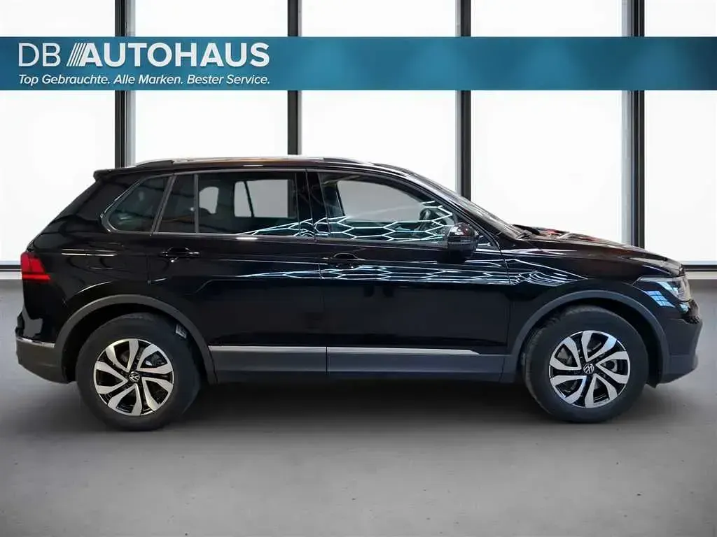Używany VW Tiguan Active 245 KM (180 kW) 2022 Czarny SUV