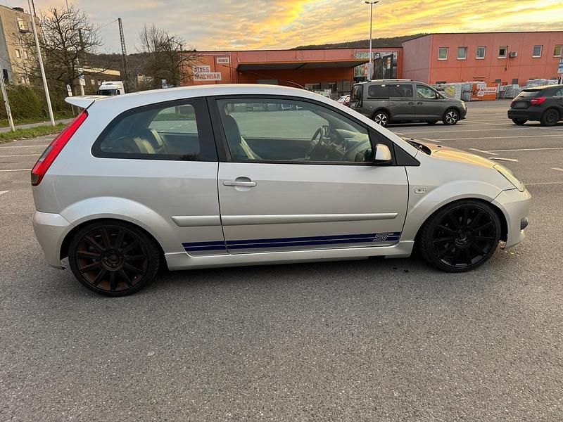 Gebraucht Ford Fiesta ST 150 PS (110 kW) 2005 Silber Kleinwagen