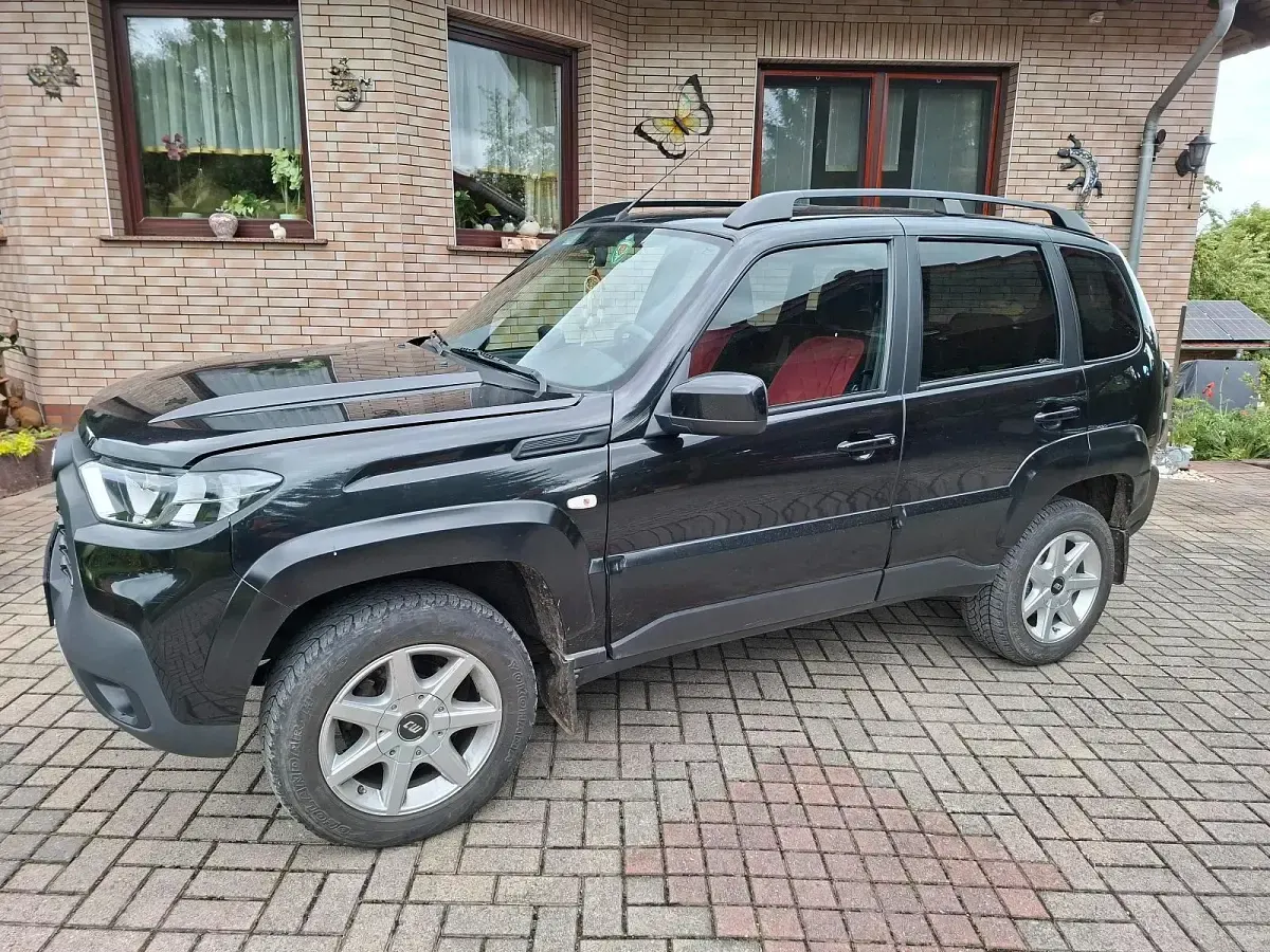 Gebraucht Lada niva 80 PS (58 kW) 2022 Schwarz SUV