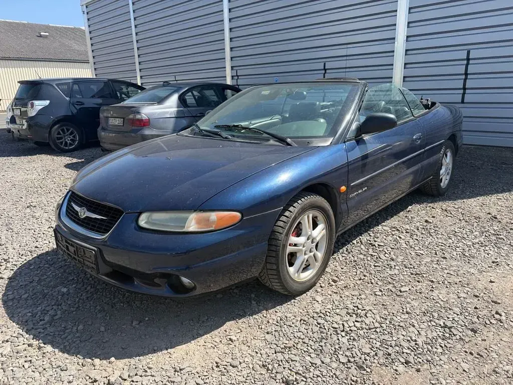 Usado Chrysler Stratus Limited 163 CV (119 kW) 2001 Azul Descapotable