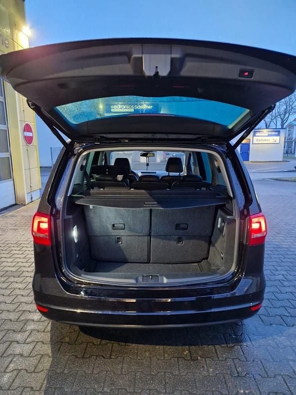 Second-hand VW Sharan 140 CP (102 kW) 2010 Negru Monovolum