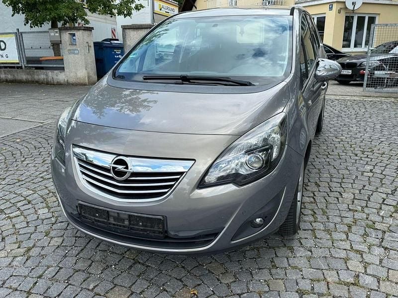 Grau Gebraucht 2011 Opel Meriva Innovation Van / Kleinbus | 2.699 € (Fairer Preis) - Bild 1/4