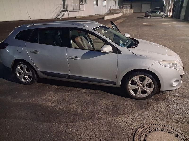 Gebraucht Renault Mégane III Dynamique 110 PS (80 kW) 2011 Grau Limousine