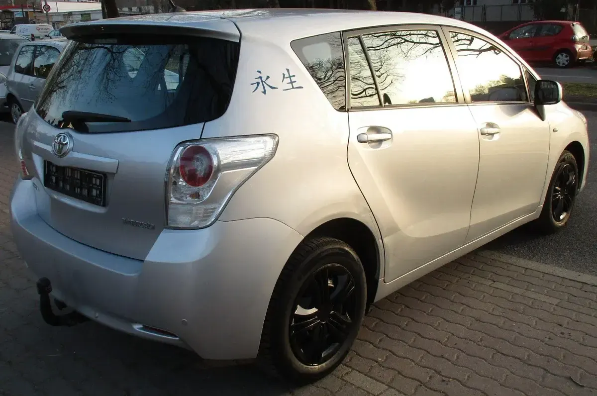 Gebraucht Toyota Verso Life 126 PS (92 kW) 2011 Grau Van / Kleinbus