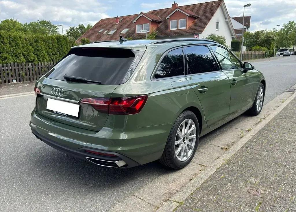 Gebraucht Audi A4 Exclusive 136 PS (100 kW) 2023 Grün Limousine
