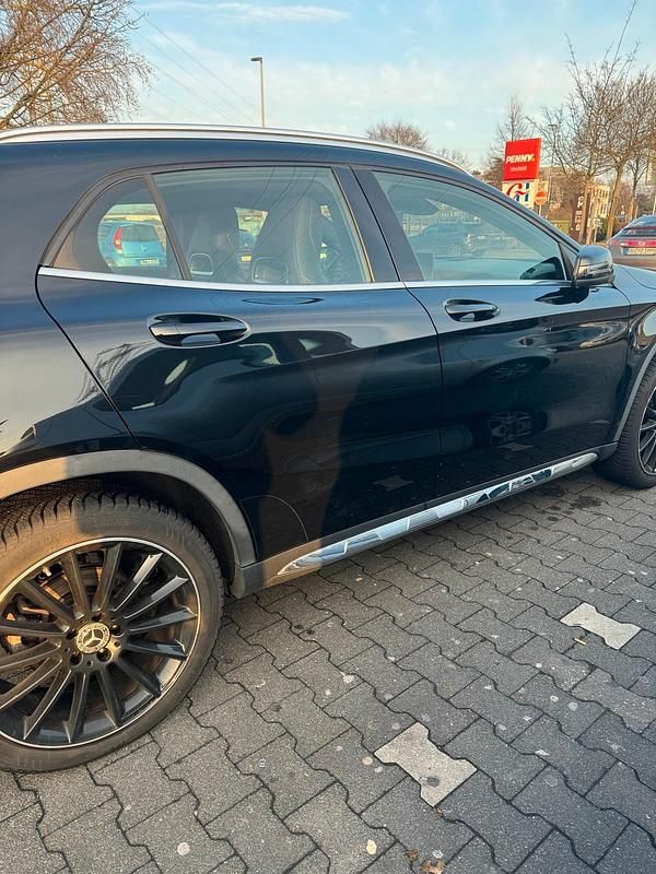 Gebraucht Mercedes GLA250 AMG line 211 PS (155 kW) 2017 Schwarz SUV