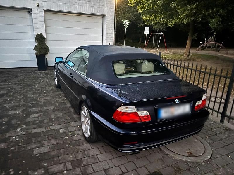 Gebraucht BMW 325 Cabriolet 192 PS (141 kW) 2001 Blau Cabrio