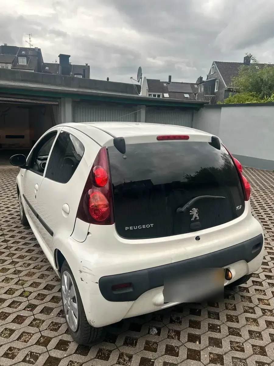 Gebraucht Peugeot 107 68 PS (50 kW) 2014 Weiß Kleinwagen