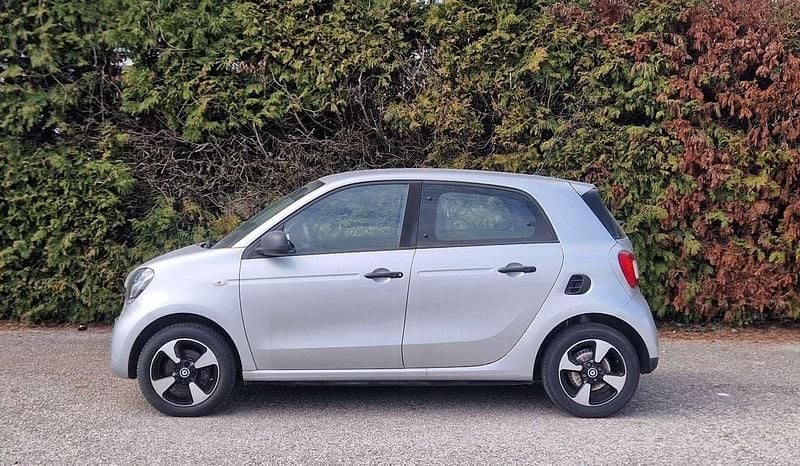 Gebraucht Smart ForFour 71 PS (52 kW) 2018 Cool silber Kleinwagen