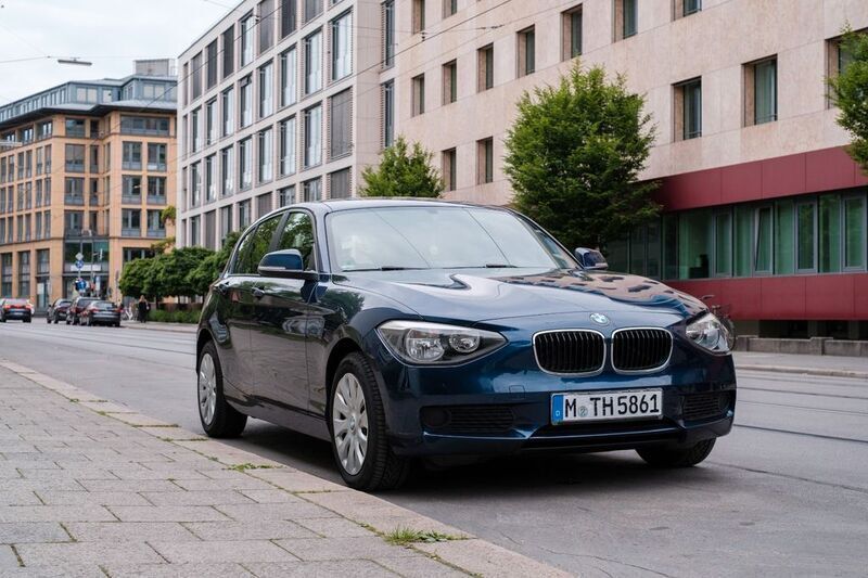 Blau Gebraucht 2013 BMW 114 Kleinwagen | 8.250 € (Guter Preis) - Bild 1/4