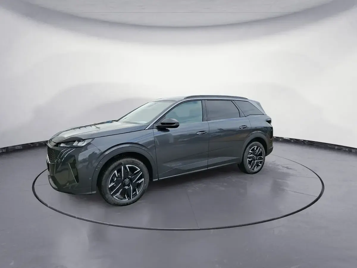 Neu Peugeot 5008 145 PS (106 kW) 2025 Silber SUV