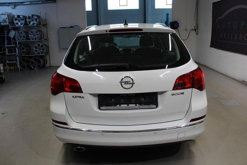 Gebraucht Opel Astra 165 PS (121 kW) 2015 Weiß Limousine