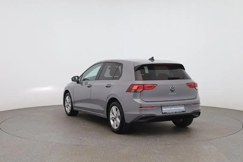 Używany VW Golf VIII 90 KM (66 kW) 2020 Szary Sedan/Limuzyna