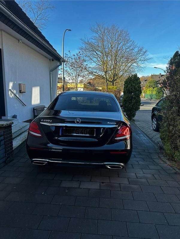 Gebraucht Mercedes E220 194 PS (142 kW) 2017 Limousine
