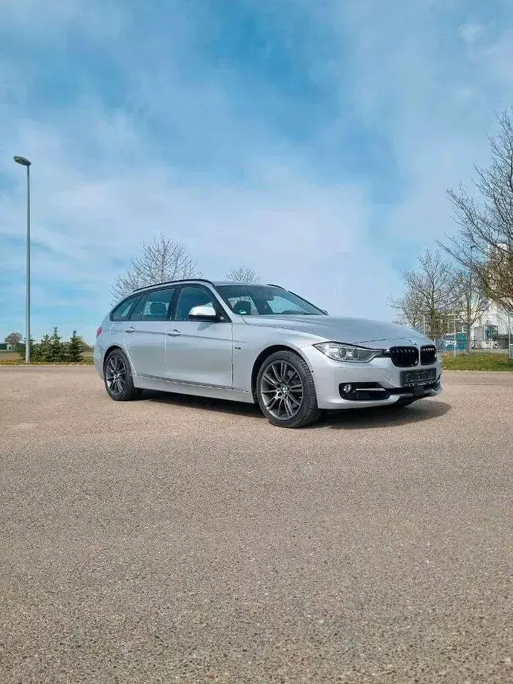 Gebraucht BMW 330 Comfort Edition 258 PS (189 kW) 2014 Silber Kombi