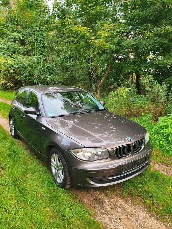 Braun Gebraucht 2008 BMW 118 Kleinwagen | 4.999 € (Fairer Preis) - Bild 1/4