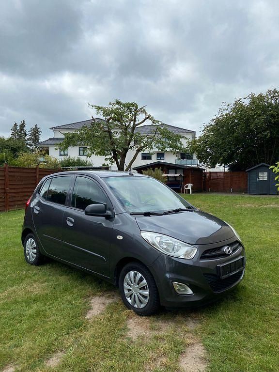 Grau Gebraucht 2012 Hyundai i10 Classic Kleinwagen | 1.950 € (Guter Preis) - Bild 1/4