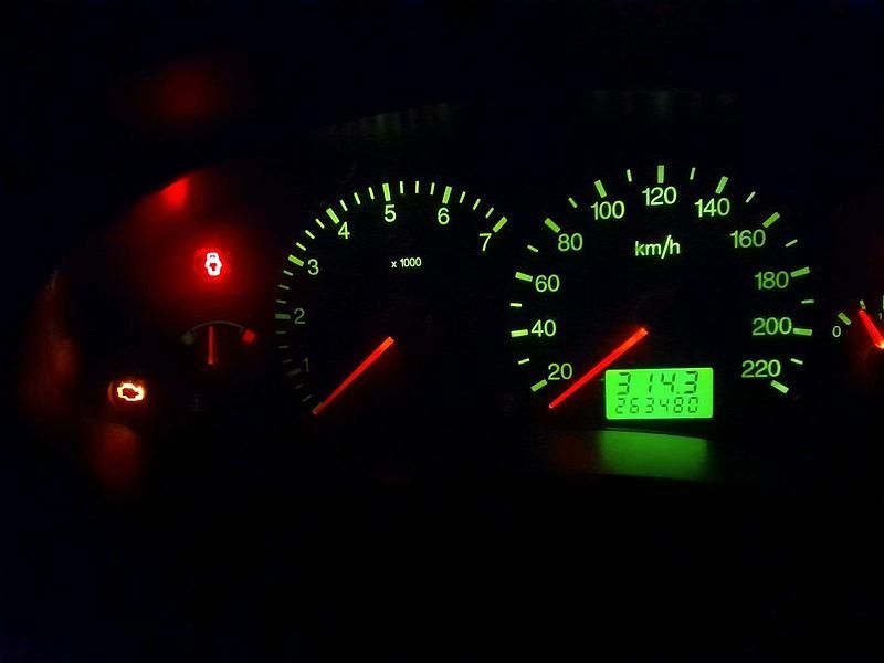 Second-hand Ford Focus 101 CP (74 kW) 2004 Albastru Hatchback