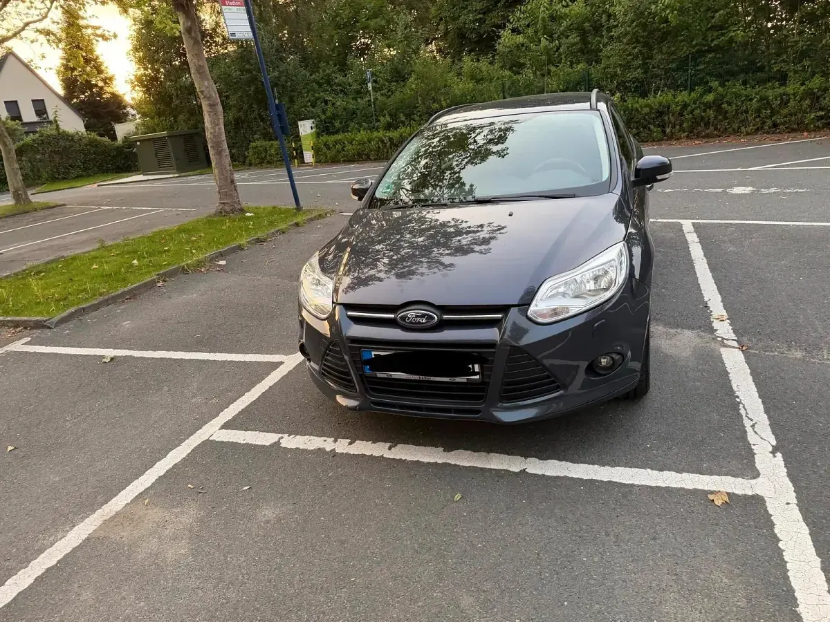 Gebraucht Ford Focus 125 PS (91 kW) 2012 Grau Kombi