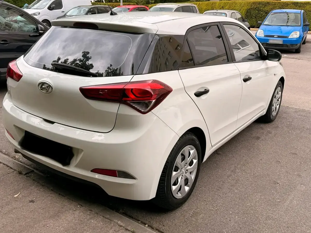 Gebraucht Hyundai i20 75 PS (55 kW) 2017 Weiß Limousine