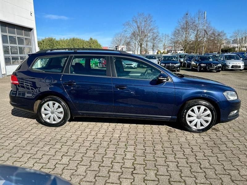 Gebraucht VW Passat 122 PS (89 kW) 2011 Blau Kombi