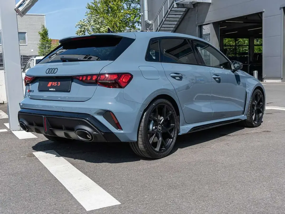 Neu Audi RS3 Ambiente 400 PS (294 kW) 2026 Kemoragrau metallic Limousine