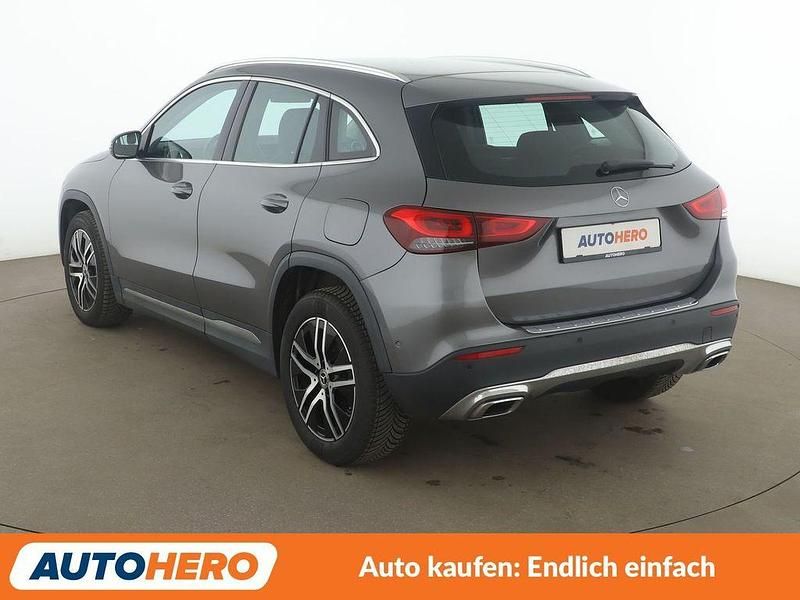 Gebraucht Mercedes GLA200 Progressive 163 PS (119 kW) 2020 Grau SUV