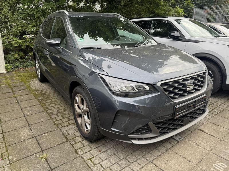 Grau Gebraucht 2025 Seat Arona FR SUV | 20.480 € (Fairer Preis) - Bild 1/2