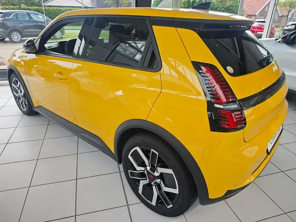 Gebraucht Renault 5 E-Tech Urban 89 kW (122 PS) 2026 Gelb Limousine