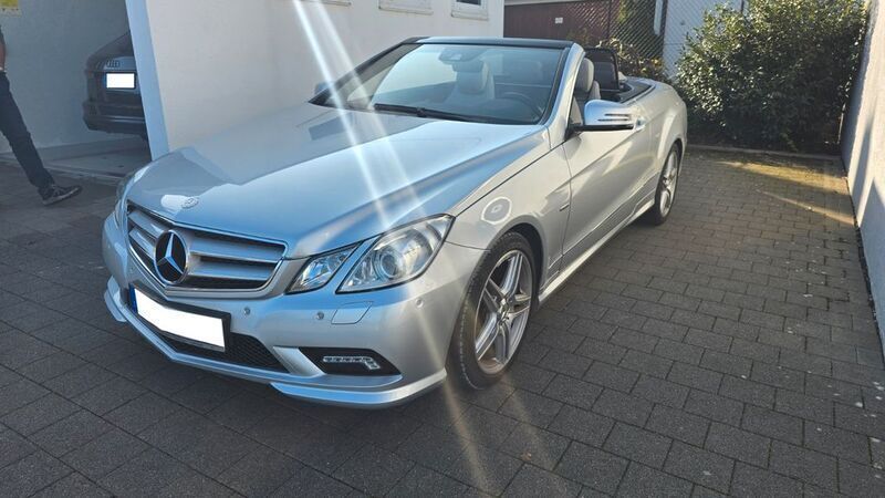 Silber Gebraucht 2010 Mercedes E250 Avantgarde Cabrio | 16.900 € (Fairer Preis) - Bild 1/4