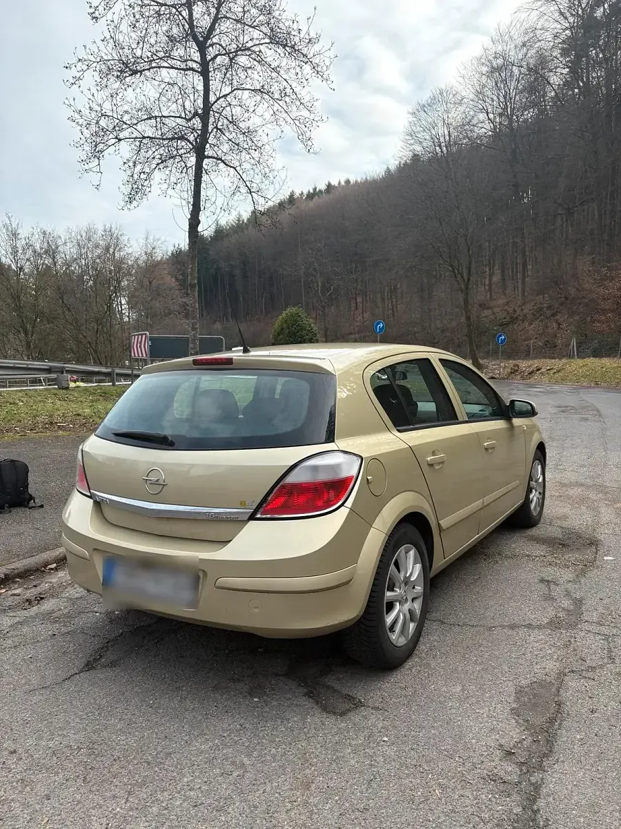 Gebraucht Opel Astra 105 PS (77 kW) 2004 Gold Kleinwagen