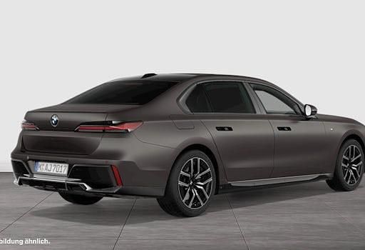 Gebraucht BMW 740 Executive 299 PS (219 kW) 2025 Grau Limousine