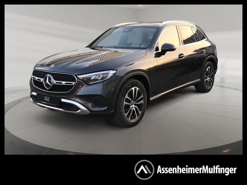 Grau metalliclack graphitgrau Gebraucht 2025 Mercedes GLC220 SUV | 54.670 € (Fairer Preis) - Bild 1/4