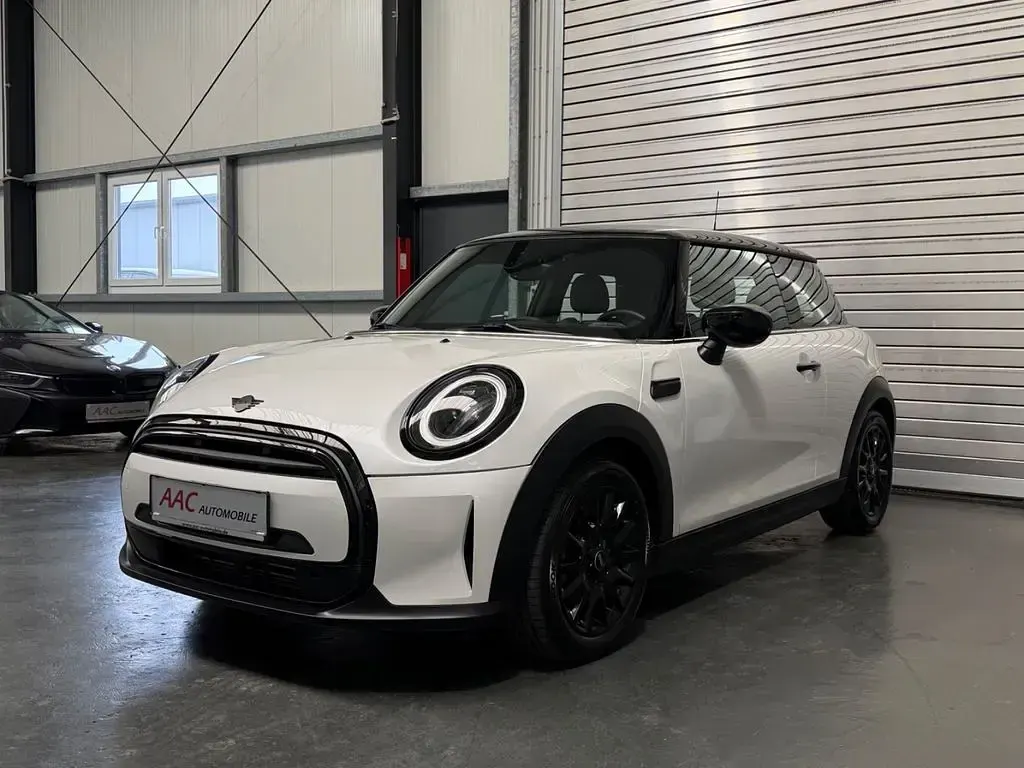 Gebraucht Mini Cooper Classic 136 PS (100 kW) 2023 Weiß Kleinwagen