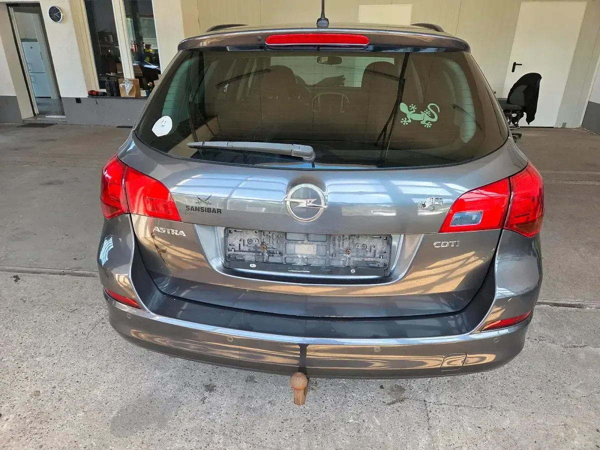 Gebraucht Opel Astra 115 PS (84 kW) 2011 Grau Kombi