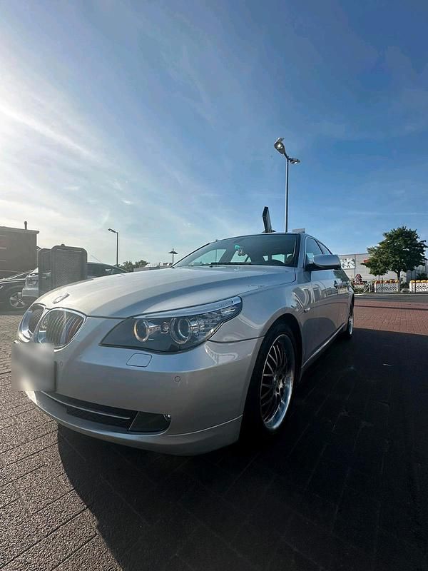 Gebraucht BMW 523 190 PS (139 kW) 2007 Silber Limousine